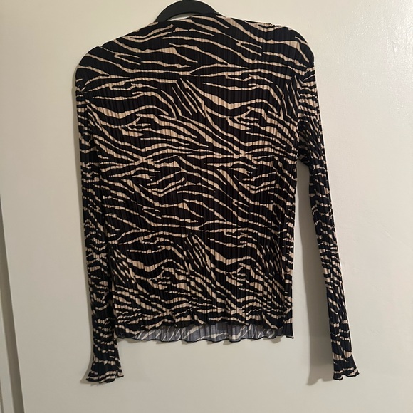 RAILS aasira zebra plisse satin top size S - Picture 4 of 5